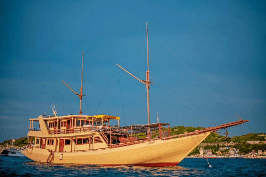 liveaboard komodo